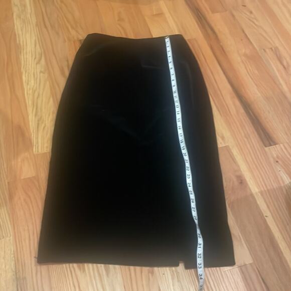 Liz Claiborne Black midi Velvet Skirt made in USA size 12 - Picture 3 of 5